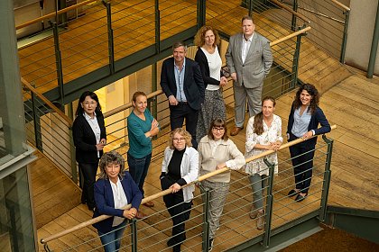 Team des International Office
hinten v.l.n.r. Shino Yuo, Anna Kostov, Dr. Boris Wille, Dr. 
Heike Link, Oliver-Pierre Rudolph; vorn v.l.n.r. Cornelia 
Schneider, Tabea Gawron, Katja Richter, Stefanie Hoffmann, 
Elena Reichelt 
